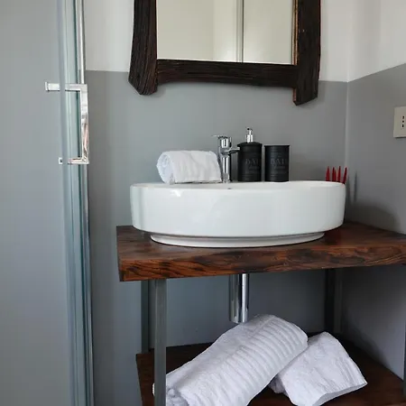 Casale Bella.vista Bed & Breakfast Pianello Del Lario