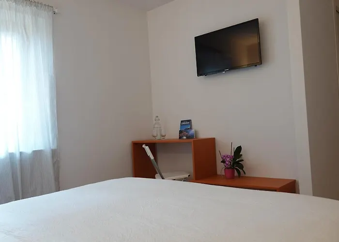 Casale Bella.vista Bed & Breakfast Pianello Del Lario